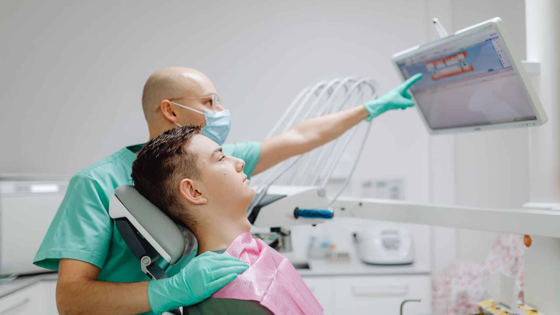 How to Deal With a Chipped Tooth Fast Without Making It Worse